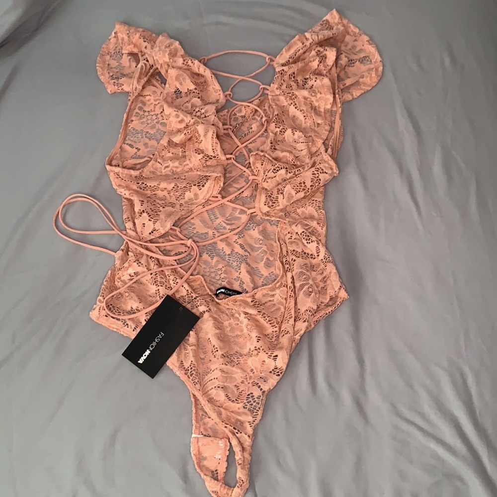 Fashion Nova floral lace bodysuit - Picture 2 of 4